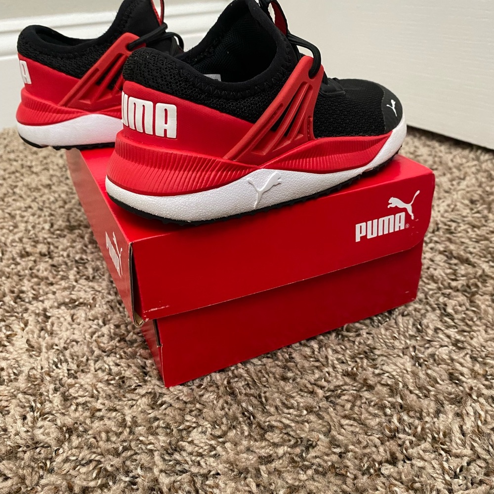 Kids sneakers
